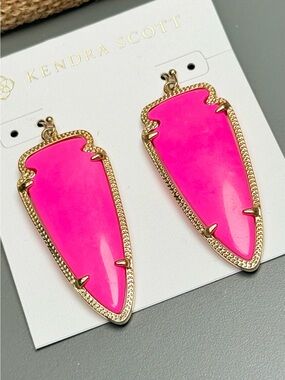 Kendra Scott Skylar Gold Earrings in Neon Pink